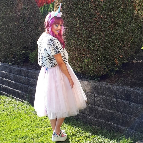 Meet your Posher, Holly - Picture 1 of 2